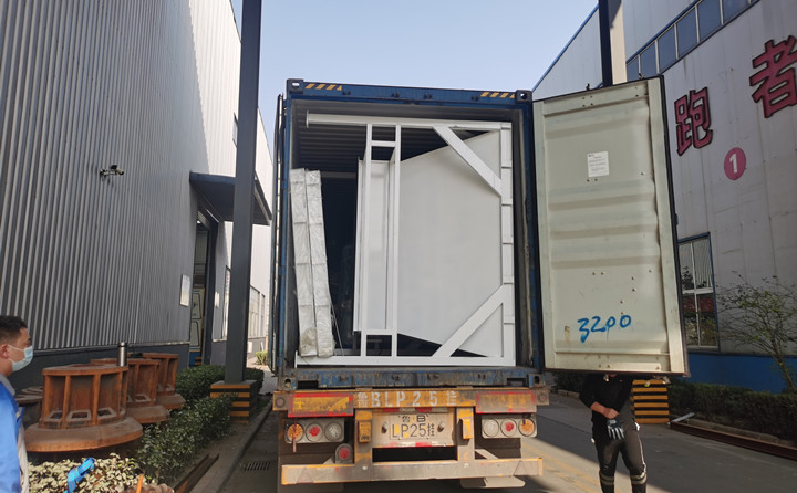 裝車完成準(zhǔn)備發(fā)往烏干達.jpg