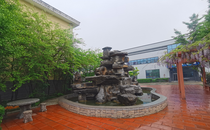 處理農(nóng)林廢棄物，變樹(shù)枝為燃料顆粒，節(jié)能環(huán)保，一起保衛(wèi)我們的藍(lán)天白云.jpg
