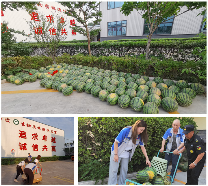 各部門派來領(lǐng)西瓜的代表，各個(gè)喜笑顏開.jpg