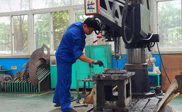 景重洋2014年—至今，就職于山東金格瑞機(jī)械有限公司，任職顆粒機(jī)鉆床班組長，工作積極主動.jpg