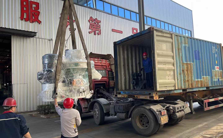 巴西客戶訂購的中國山東金格瑞生物質(zhì)顆粒機設備已裝車完成.jpg