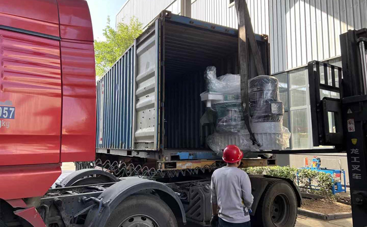 巴西客戶訂購的中國山東金格瑞生物質(zhì)顆粒機設備已裝車完成.jpg